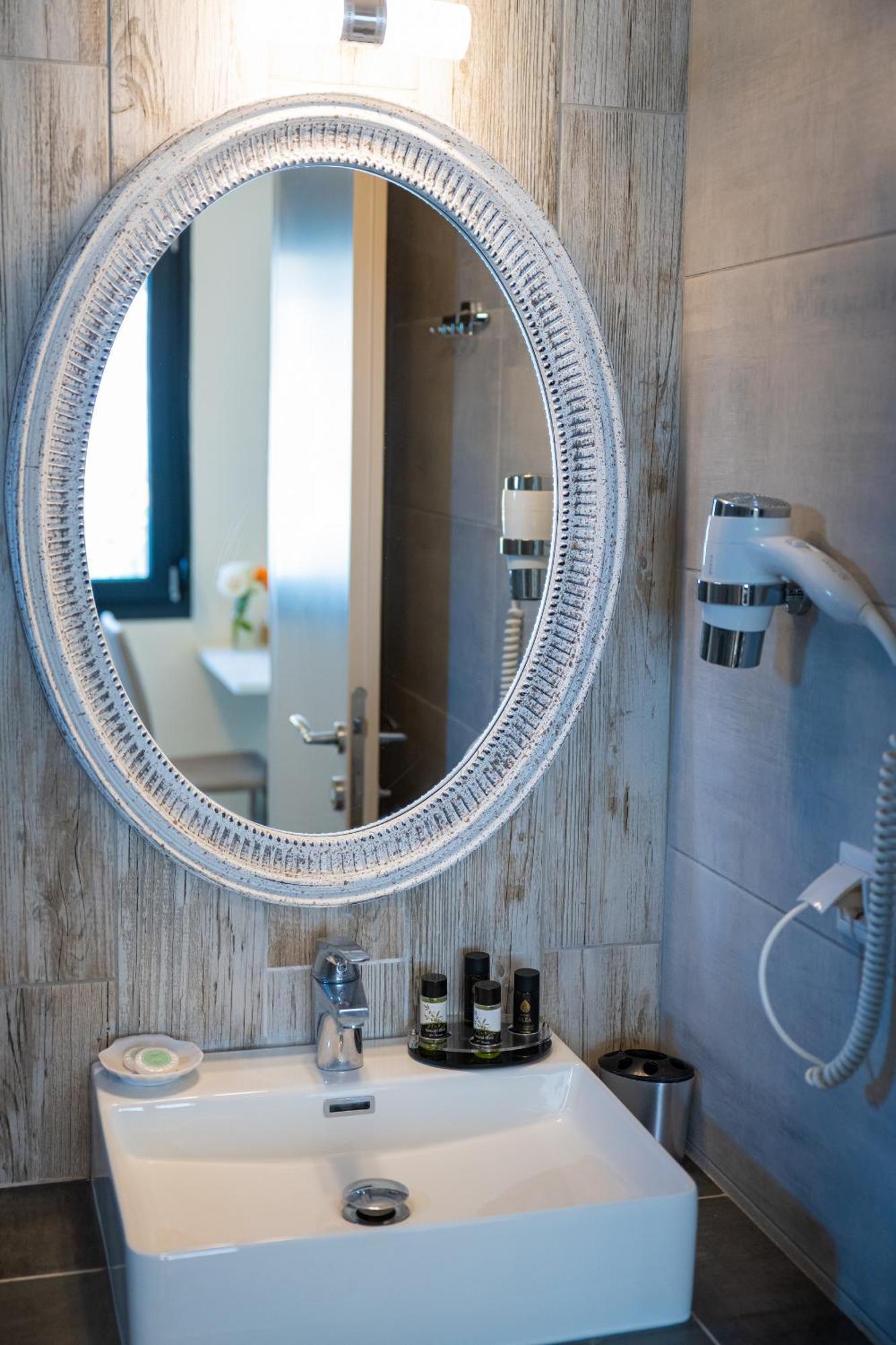 Callista Suites Floyitá Eksteriør bilde